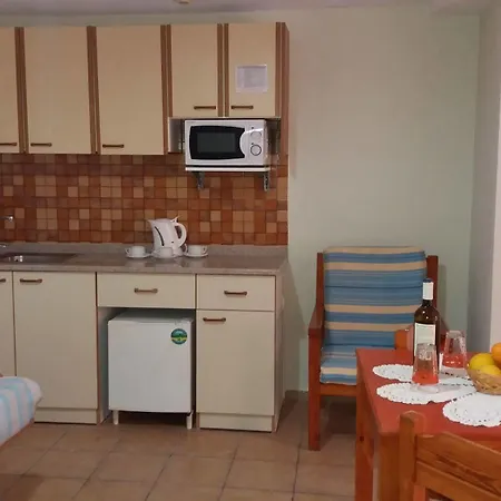 Piskopiano Studios Aparthotel 3*